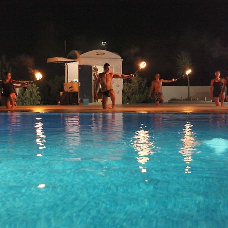 Hotel Club Cala Longa Montauro Bagian luar foto