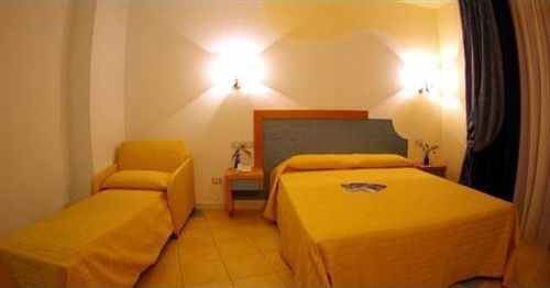 Hotel Club Cala Longa Montauro Bagian luar foto