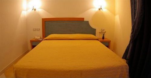 Hotel Club Cala Longa Montauro Bagian luar foto