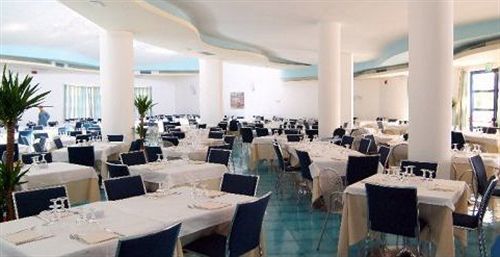 Hotel Club Cala Longa Montauro Bagian luar foto