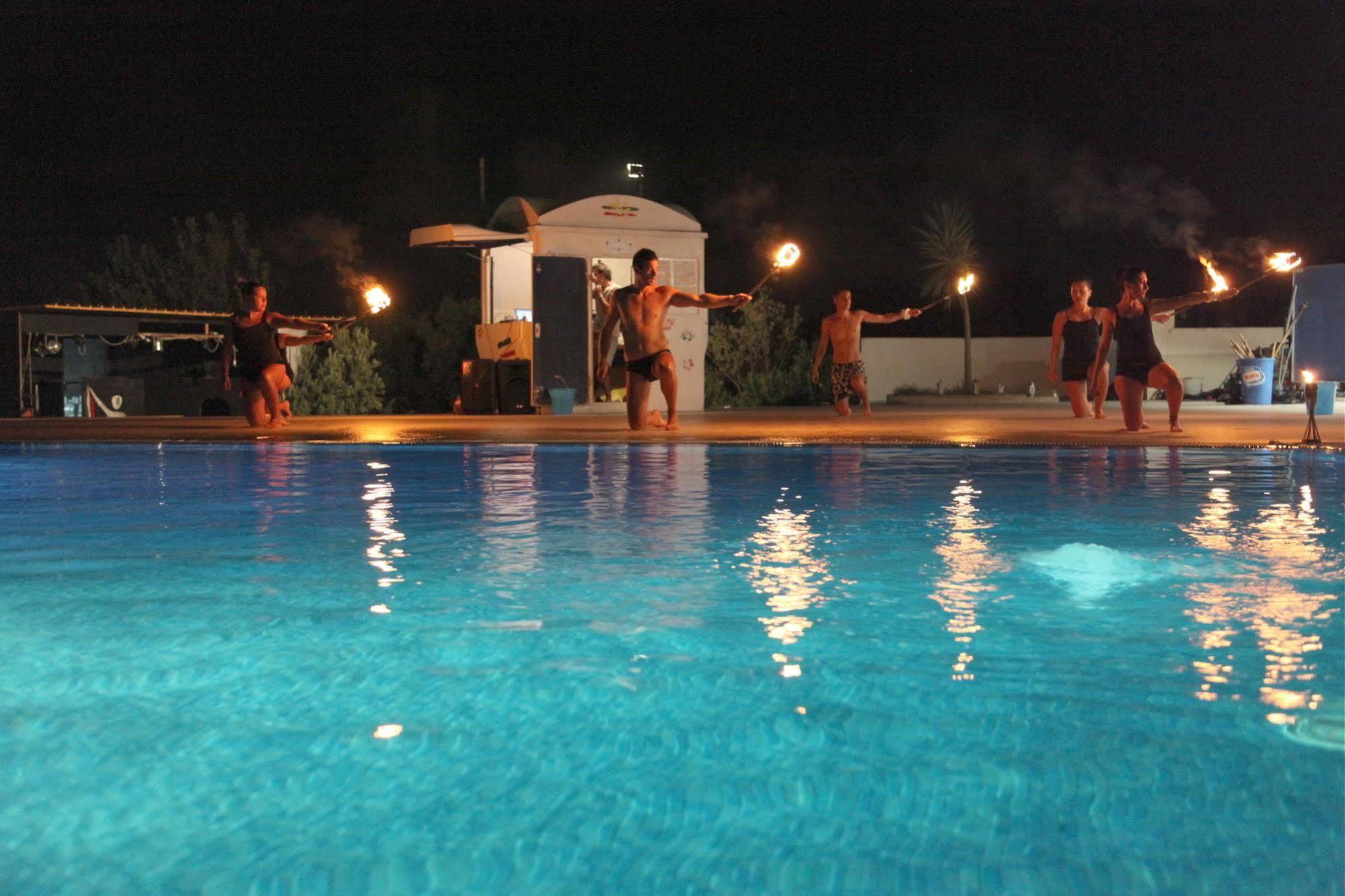 Hotel Club Cala Longa Montauro Bagian luar foto