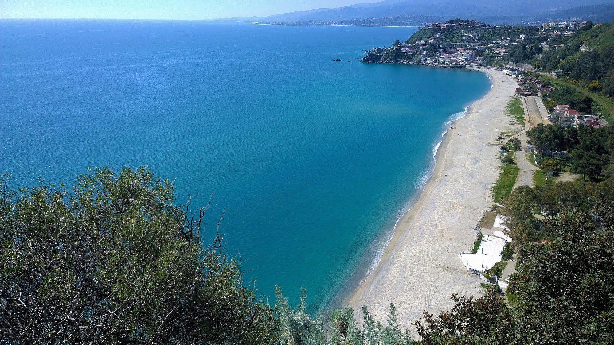 Hotel Club Cala Longa Montauro Bagian luar foto