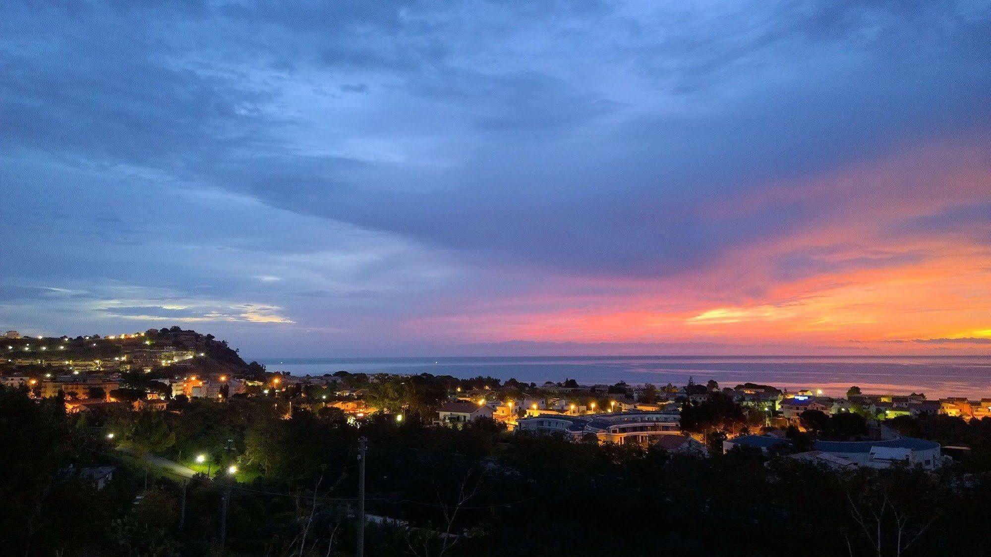 Hotel Club Cala Longa Montauro Bagian luar foto