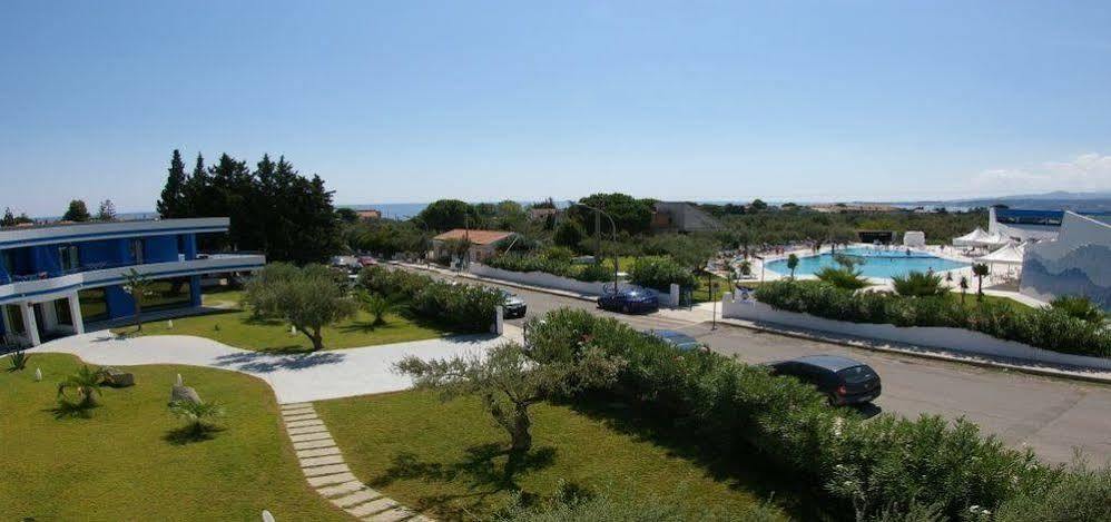 Hotel Club Cala Longa Montauro Bagian luar foto